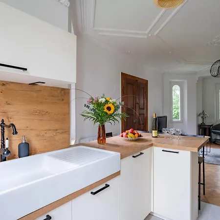 Holiday home Petit Manoir En - Parking Prive - 15 Min Hyper-centre *